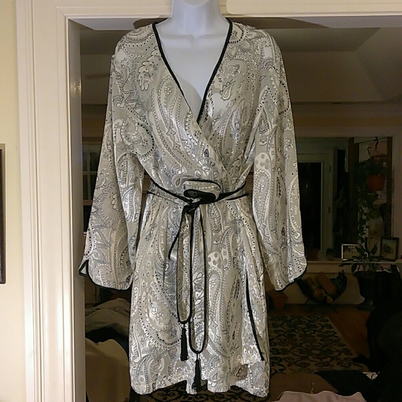 Morgan Taylor Other - Morgan Taylor intimates robe